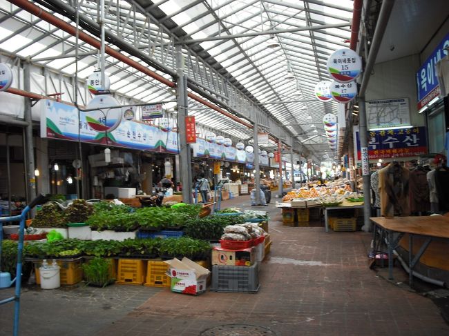 食べ終わり、また市場散策
