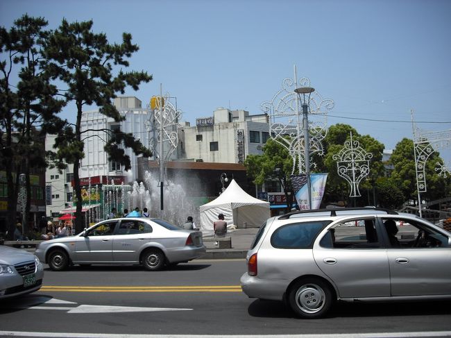 市場を出て左に行く<br />