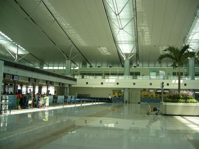 旅の締めくくりにスパで癒され、空港にやってきました〜。<br />HCMCの国際空港は、新しくてとても綺麗。<br />後ろ髪ひかれつつ、シンガ行きの飛行機に搭乗…<br /><br />楽しかったHCMC。またすぐ戻ってきます！<br />