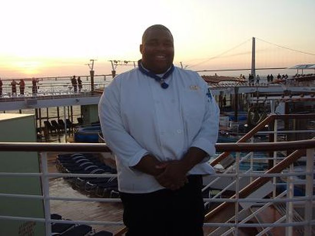 ロシア入管で困っていた時に助けてくれたスタッフ。<br />結局入国できませんでしたが<br />今日はデンマークとスウェーデンの橋を通過時に<br />私を写してくれたました。<br />