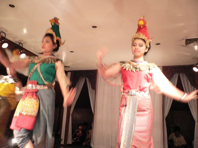 オールドチェンマイカルチャーセンター<br /><br />　カントークディナーと山岳民族ショウ<br />　１９：００〜２２：００