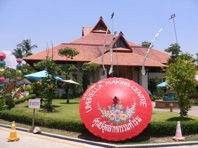 翌日は　有名な　ボーサン　傘製造所へ