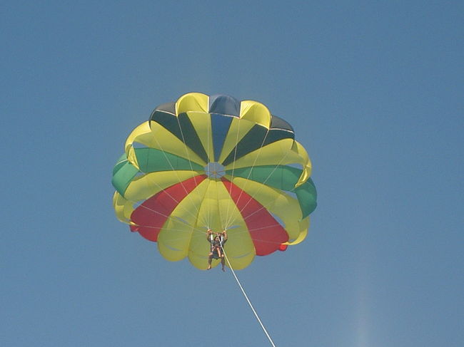 パラセイリングに挑戦しました。