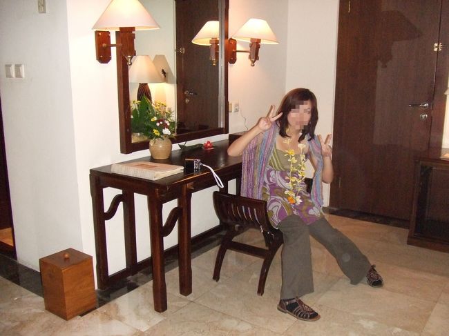 写真を撮った後、ホテルのレストランが１１時には閉まってしまうということで、レストランに向かいました。