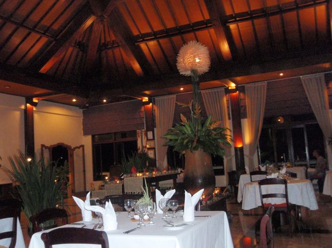 レストランの中。