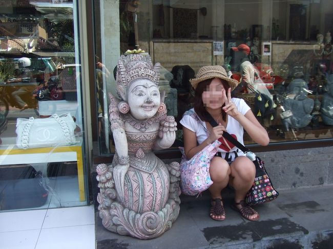 街中にあった石像といっしょに☆