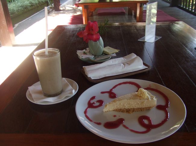 チーズケーキとバナナジュースを注文しました↑