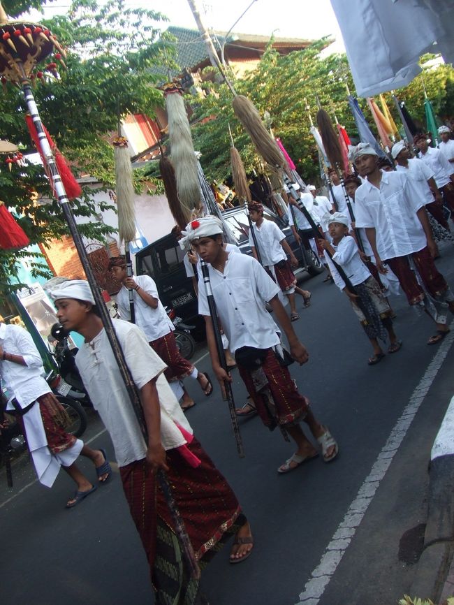 満月の前夜祭に遭遇！！<br />パレードです☆