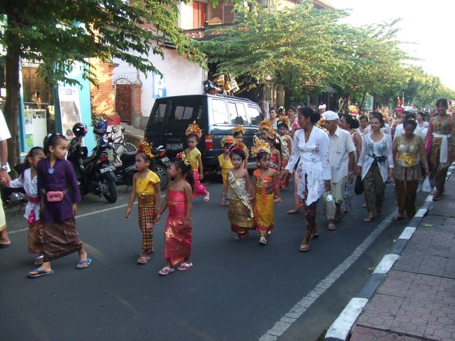 子供たちも正装です。