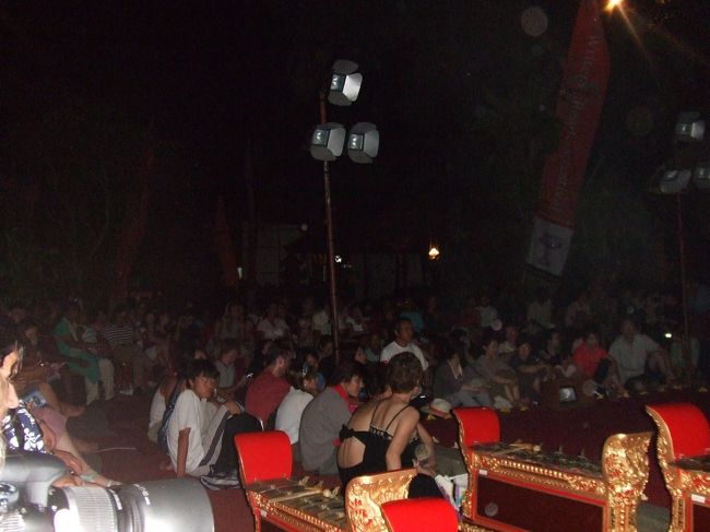 時間ギリギリに着いたら、すでにたくさんの人がいました。