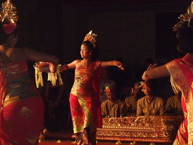 レゴンダンスが始まりました↑<br />とてもきれいです♪