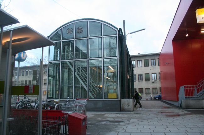 5時起床。眠い目をこすりながらチェックアウト。<br />南駅で朝食を買って、ユーロラインの発着駅であるエルトベルクへ。