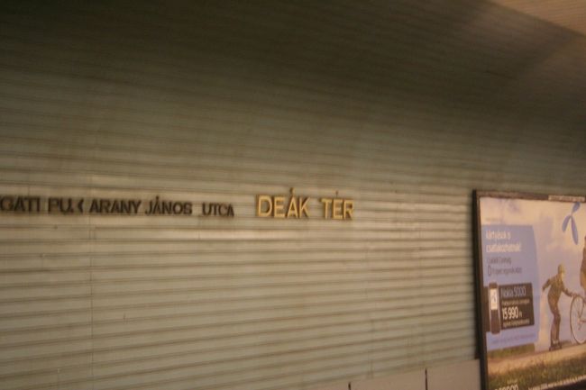 地下鉄の駅は、きれいとは言えませんが、<br />気を付けていればそんなに危険な感じはしませんでした。