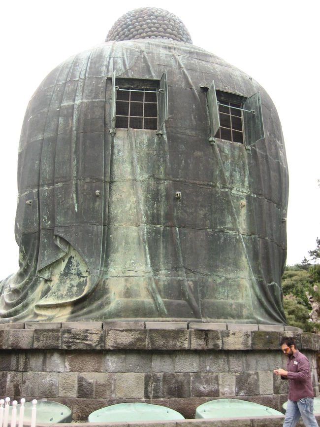 後ろ姿の大仏様。<br />こんな風になってるんだー