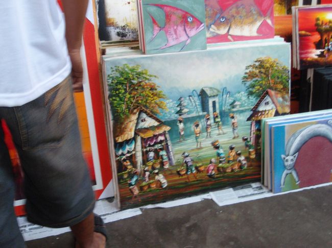 絵画を買いたかったけど、前日ショッピングしすぎてお金がなく、両替屋に行ったらまだ開いてなく…<br />違う両替屋に行って両替したけど、市場とは違う方面だったので結局買えませんでした↓