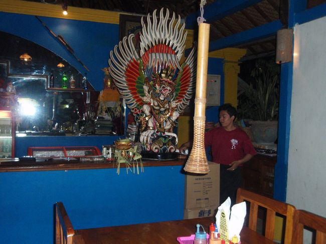 レストランにいたガルーダ☆