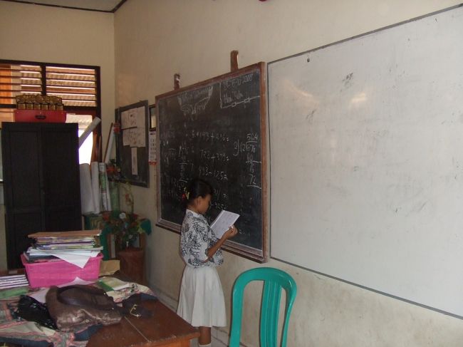 小学校に到着！<br />お勉強中です。