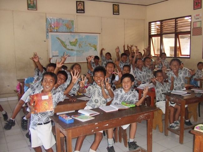 教室風景を撮らせてもらおうと思ったら…<br />みんなカメラ目線に(＾＾;)