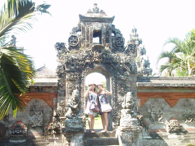 小学校へ行った後は、バリ博物館へ行きました！