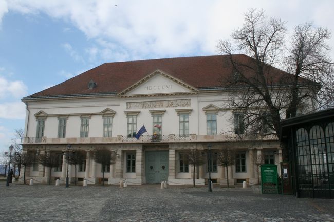 王宮の敷地内に来ました。