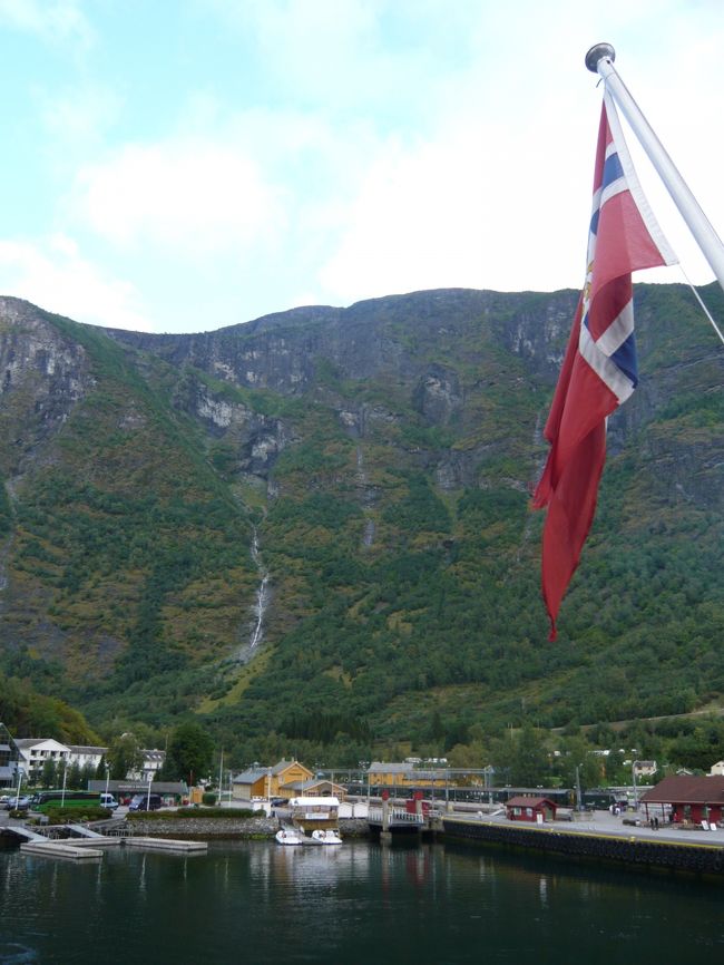 フィヨルドのクルーズ船に乗船しさあ出発です