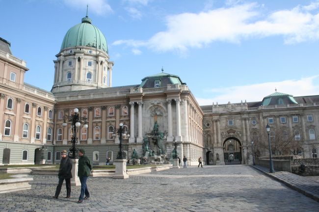 ぐるーっと回って王宮の方へ戻ってきました。