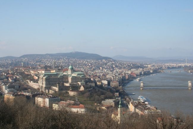 ブダ側アップ。<br /><br />ここで一度休憩を挟み、今度は丘を下ります。