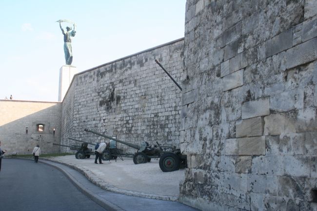 途中なにやら見えて来ました。