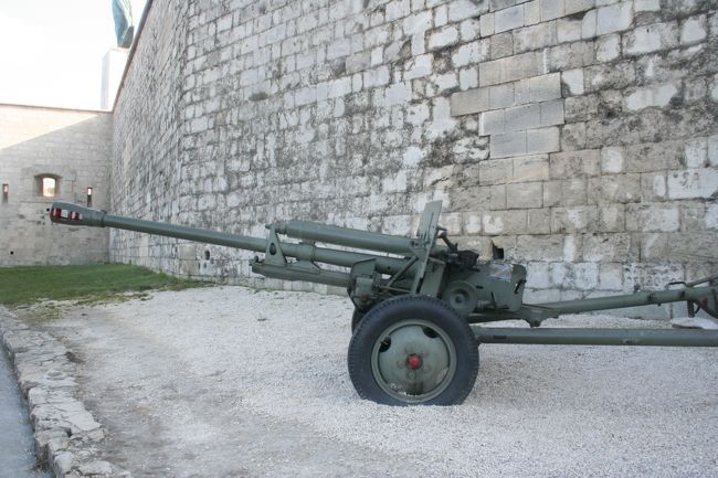 大砲？？<br />何の大砲なのかはガイドブックにも載っておらず。<br />マカオにあった大砲みたい。