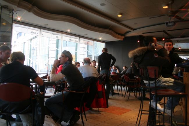 ヴァーツィ通りで一休み。<br />昼に入りたかったカフェアンナでお茶をすることに。<br />入りたい店に入りたい時に入れるから、<br />やっぱり一人が気楽です（笑）