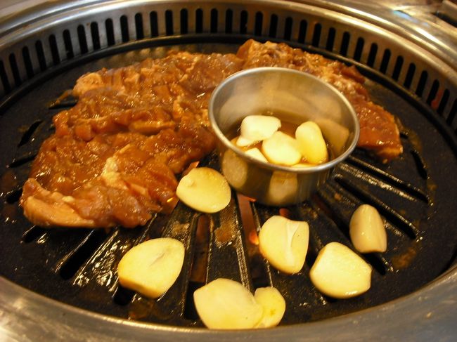 ニンニクを焼いていたら<br />カップにオイルと一緒に持って来てくれた