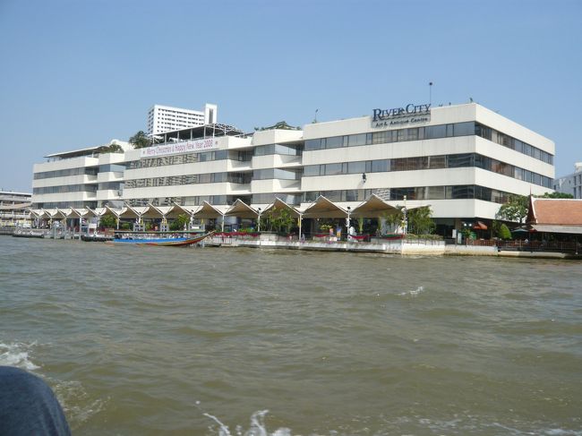 チャオプラヤー　ディナークルーズで利用したリバーシティが見えます