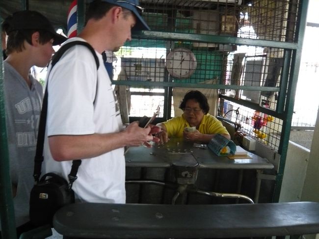 ワットアルンの船着場です