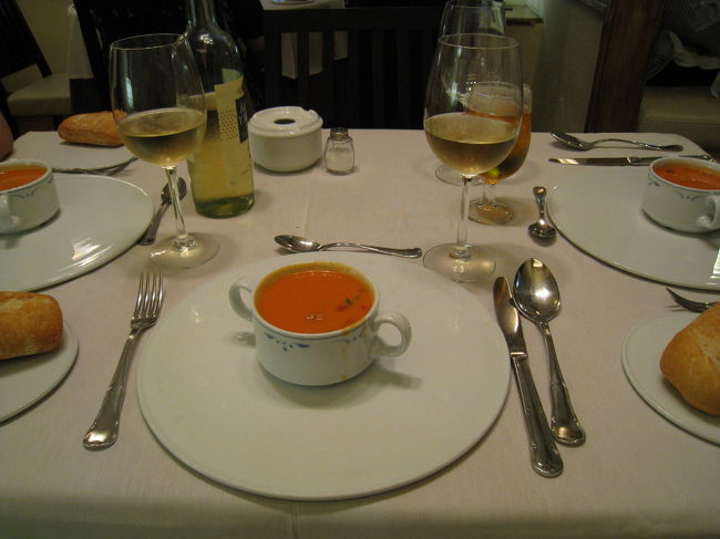 夕食（ガスパチョ（冷たいスープ）。さっぱりしておいしい味でした。）