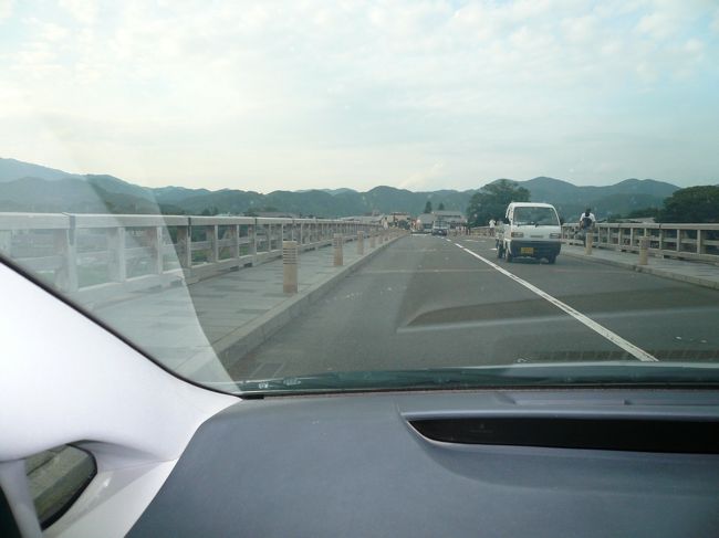 渡月橋を渡り、