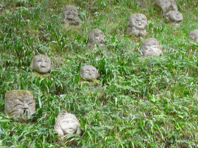 1200体のこんな感じの個性溢れる羅漢の石像ちゃまが拝見できます。