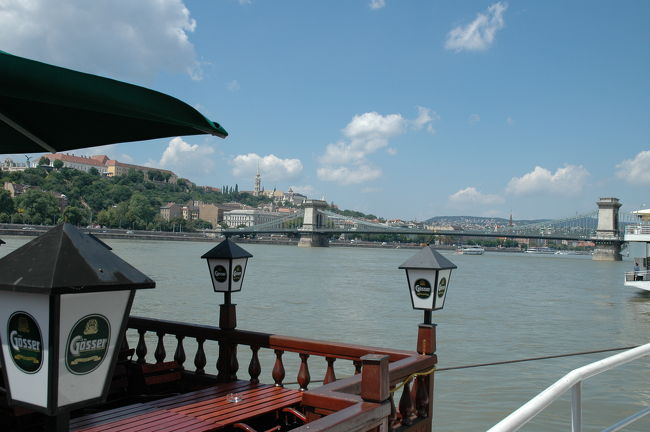 ・昼食会場の船上からこれから行くくさり橋方面を望む