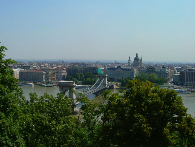 ・王宮からくさり橋方面<br />　　　聖イシュトバーン教会が望める