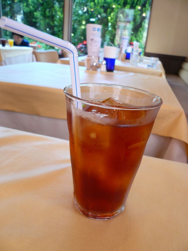 ランチ俵ハンバーグセットをオーダーしました。<br /><br />まずは、ドリンクのアイスティーをパシャリ。