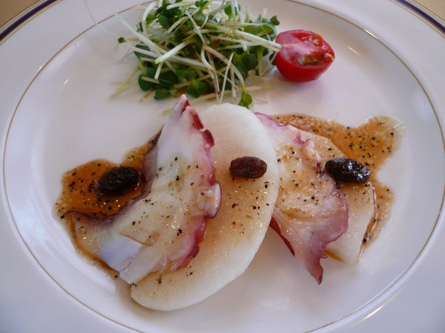 前菜登場！<br /><br />一番人気の「幸水（梨）とタコのカルパッチョ」だったかな？<br /><br />梨が以外にタコと合います。