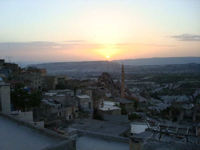 朝暗いうちからホテルの周りをうろうろ。<br />朝日の写真をゲットしました〜♪<br /><br />