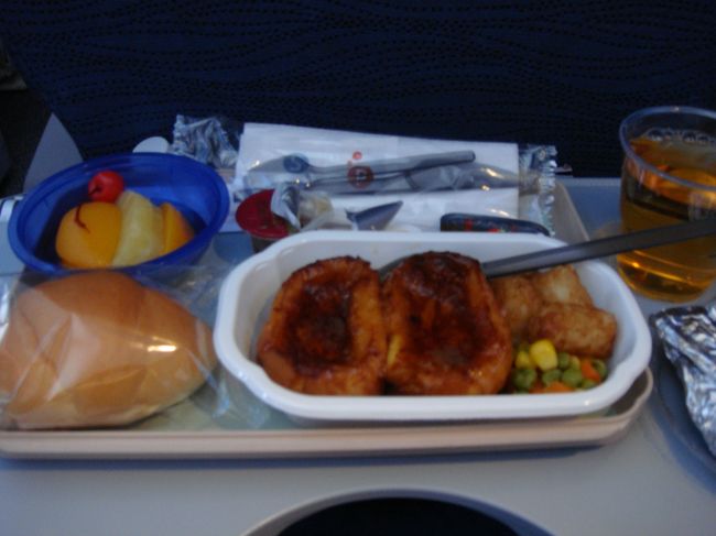 朝食はフレンチトーストでした。<br />こんなの、機内食で出るんですねぇ〜<br />私的にはかなり美味しかったです