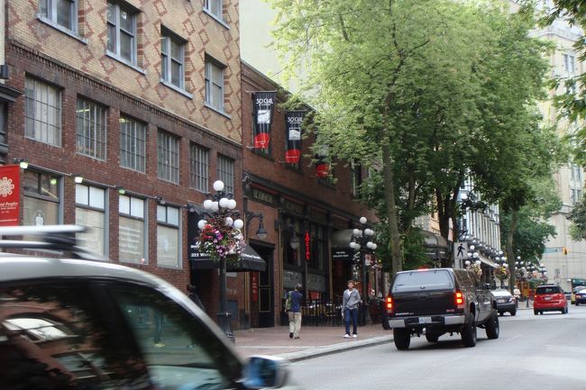 蒸気時計前の通りです。なんか落ち着きます〜この通り。