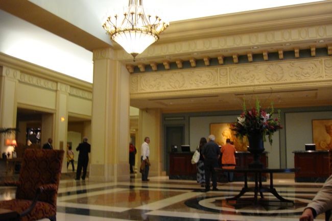 最初に泊まったのは、フェアモントホテルバンクーバー<br />そこのロビーで友達と待ち合わせです