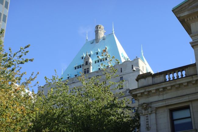 美術館の前の広場から、ホテルの屋根撮ってみました<br />どこから見ても、すぐわかるホテルですね