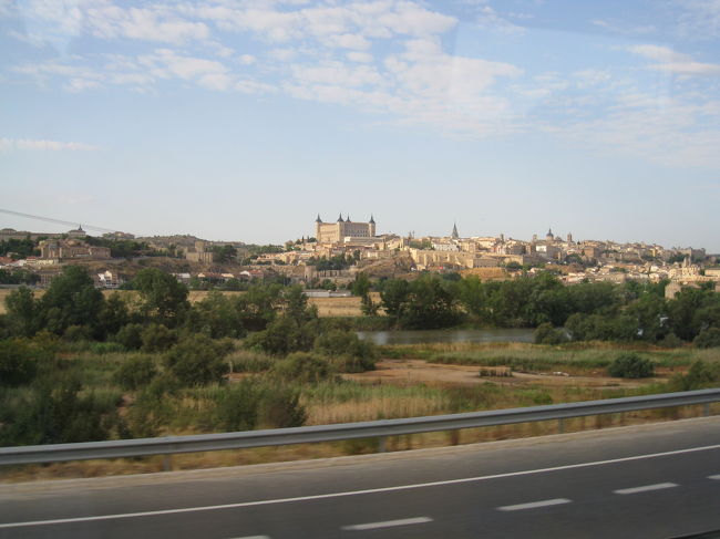 車窓（昨日観光したトレドを通過します。）