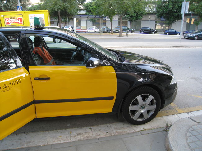 タクシー（市内中心部まで移動）