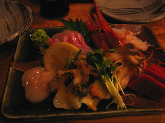 新鮮なお刺身の盛り合わせ。<br />出てくる料理すべて、美味しいしボリュームもあるしで、とても満足でした。<br /><br />はやくも、北海道最高！と思い、はじめて訪れた道東の一日が終わりました。