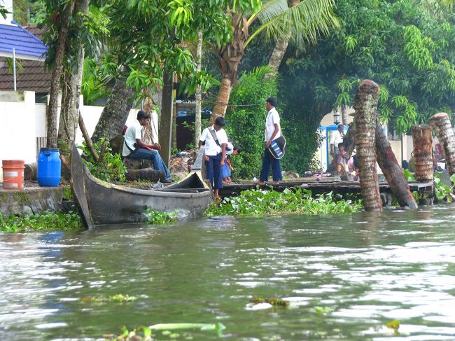 バス停みたいな？船停？