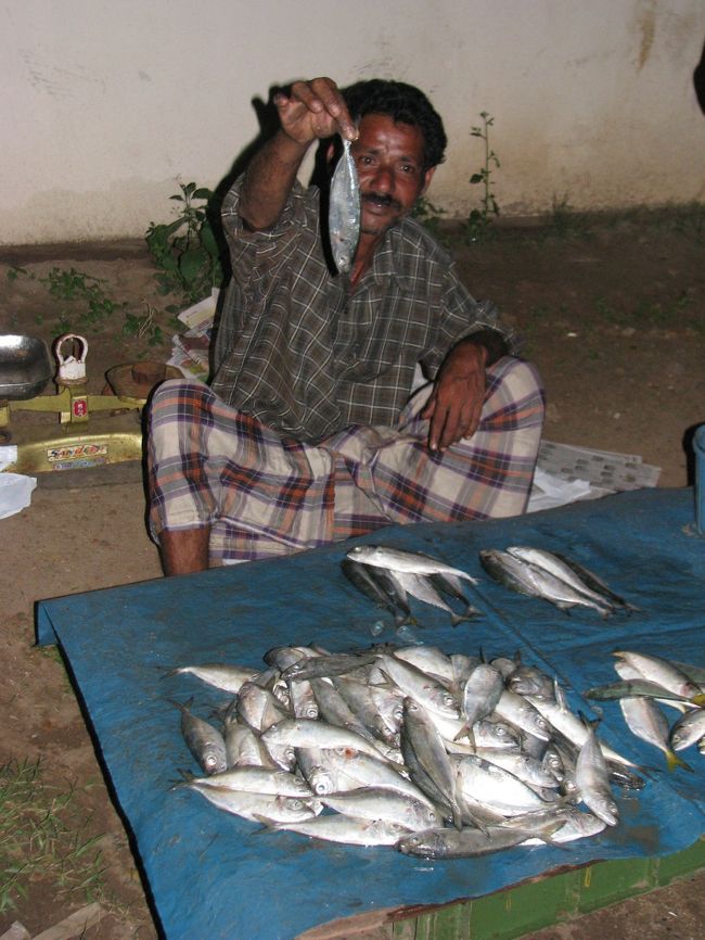 魚いらんかえ〜。